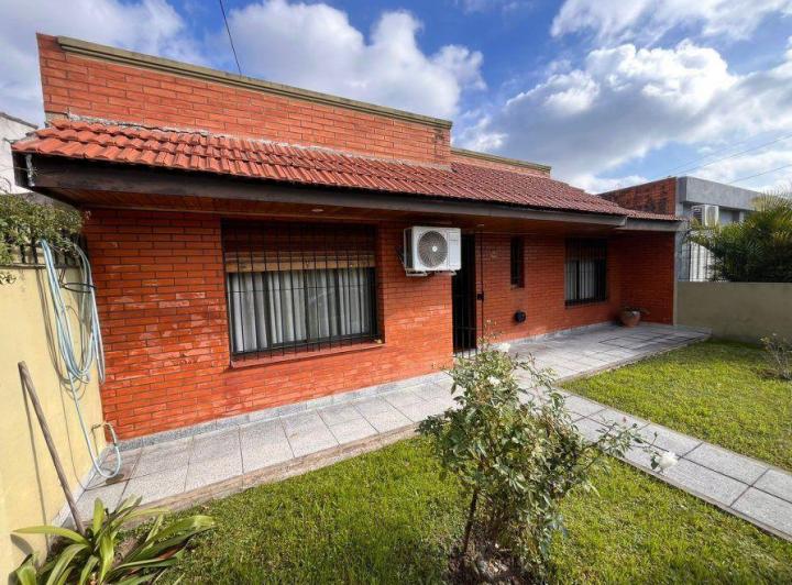 Casa · 310m² · 4 Ambientes · 2 Cocheras