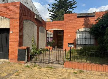 Casa · 260m² · 5 Ambientes · 1 Cochera · Venta de Casa 5 Ambientes - Castelar Norte