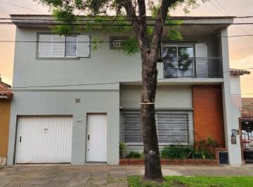 Casa · 200m² · 5 Ambientes · 1 Cochera · Casa en Ituzaingó