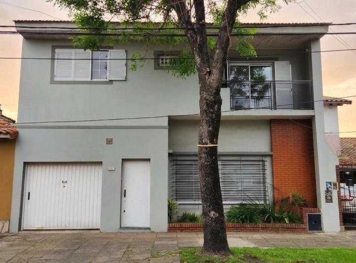 Casa · 200m² · 5 Ambientes · 1 Cochera