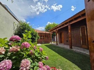 Casa · 278m² · 5 Ambientes · 1 Cochera · Excelente Casa en Venta a 5 Minutos del Km 0 San Rafael