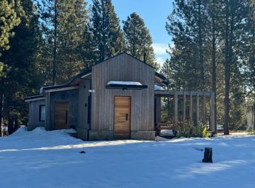 Casa · 135m² · 4 Ambientes · 2 Cocheras · Venta Casa San Martin de Los Andes. Barrio Chapelco Golf