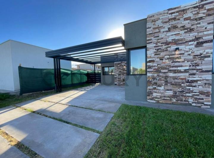 Casa · 220m² · 5 Ambientes · 1 Cochera