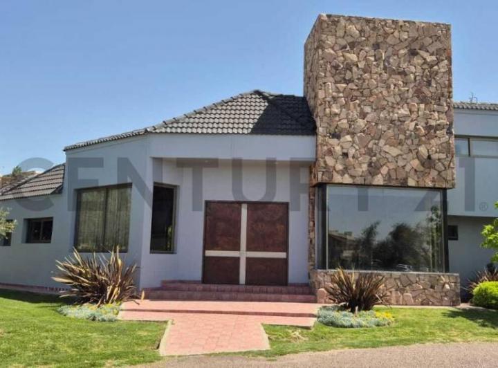 Casa · 360m² · 7 Ambientes · 2 Cocheras