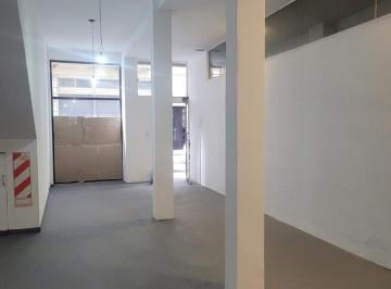 Local comercial · 60m² · 1 Ambiente · Local con Patio de 80 m². Apto Todo Destino.