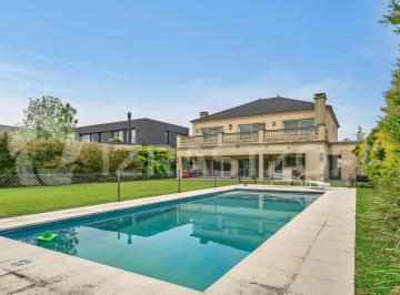 Casa · 321m² · 9 Ambientes · 2 Cocheras · Casa en Las Liebres, 4 Dorm, Escr, Jardin y Pileta