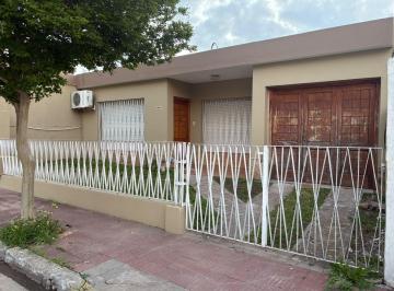 Casa · 112m² · 6 Ambientes · 1 Cochera · Casa Dos Dorm. Cochera y Patio en Coronda