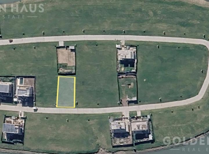 Terreno · 733m²