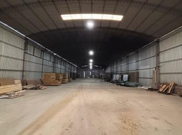 Bodega-Galpón · 1600m² · 1 Cochera · Alquiler: Galpon en Parque Industrial Alvear