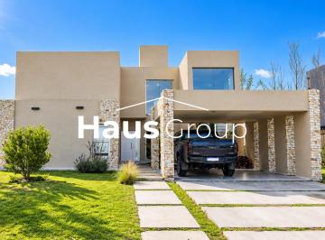 Casa de 4 ambientes, Esteban Echeverría · Casa en Alquiler Lagos de Canning