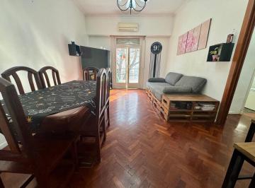 PH · 63m² · 3 Ambientes · Venta 3 Amb Balcón Al Frente 2°x Esc Sol en Flores