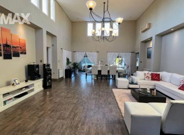 Casa · 294m² · 5 Ambientes · 1 Cochera · Casa Venta 5 Amb Lujan Los Puentes Apto Credito