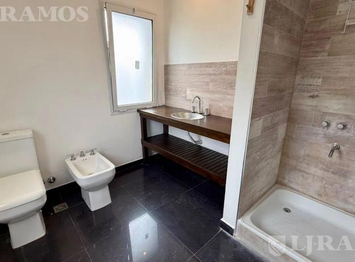 Casa · 160m² · 4 Ambientes · 1 Cochera