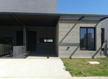 Casa · 108m² · 2 Dormitorios · 2 Cocheras · Duplex en Pb, Categoria - San Ignacio Village