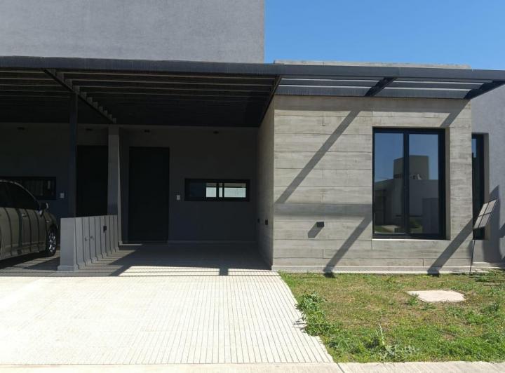 Casa · 108m² · 2 Dormitorios · 2 Cocheras