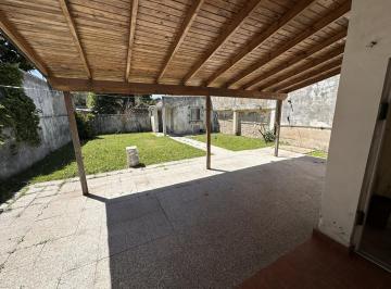 Casa · 70m² · 3 Ambientes · 1 Cochera · Venta Casa 3 Ambientes con Jardín en Claypole
