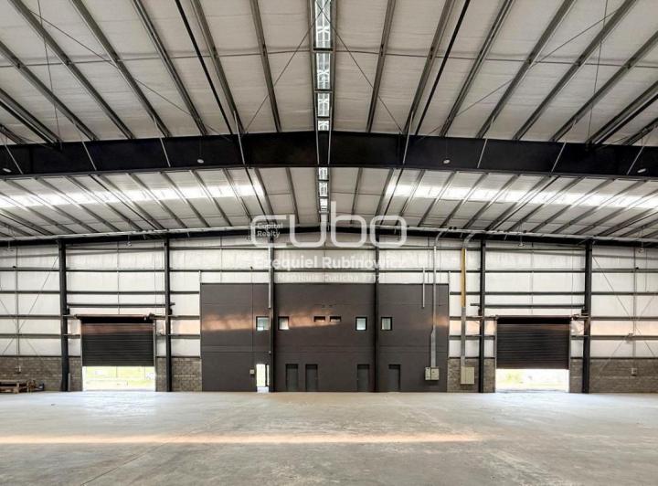 Depósito · 3500m² · 12 Ambientes · 7 Cocheras