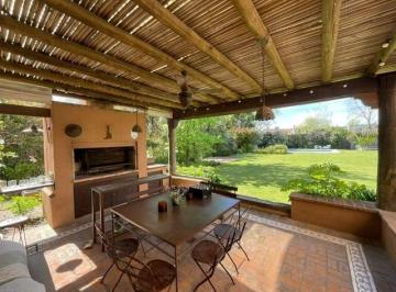 Casa · 290m² · 5 Ambientes · 2 Cocheras · Casa en Alq. Temporario en Santa Barbara, Tigre, G. B. a. Zona Norte