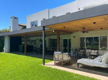 Casa · 280m² · 6 Ambientes · 2 Cocheras · Casa en Alq. Temporario en Santa Barbara, Tigre, G. B. a. Zona Norte