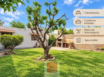 Casa · 104m² · 4 Ambientes · 2 Cocheras · Casa en Las Heras