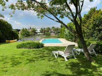 Casa · 270m² · 8 Ambientes · 2 Cocheras · Casa en Alquiler Ubicado en Santa Barbara, Tigre, G. B. a. Zona Norte
