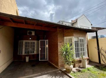 Casa · 95m² · 3 Ambientes · 1 Cochera · Casa en Alquiler