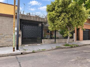 Casa · 157m² · 4 Ambientes · 1 Cochera · Casa con Cochera Semicubierta en Villa Real