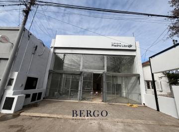 Local comercial · 260m² · Excelente Ubicacion Local Entrepiso en Alquiler