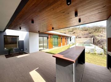 Casa · 311m² · 6 Ambientes · 2 Cocheras · Casa en Venta en La Deseada - Losa Radiante - a Estrenar - Categoría