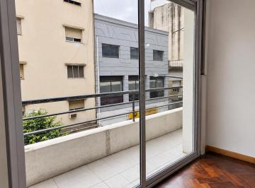 Departamento de 1 ambiente, Balvanera · Luminoso 1 Amb Al Frente C/balcón Corrido y Baño Reciclado | Zona Facultades (Viamonte y Azcuénaga)