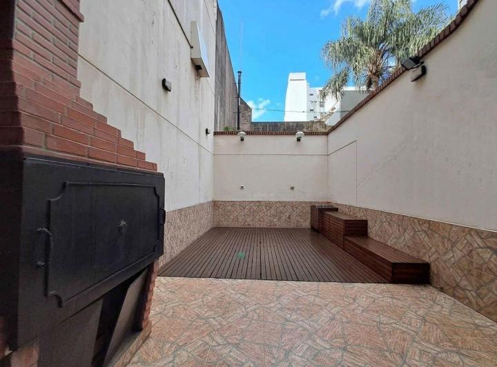 Casa · 210m² · 5 Ambientes · 3 Cocheras