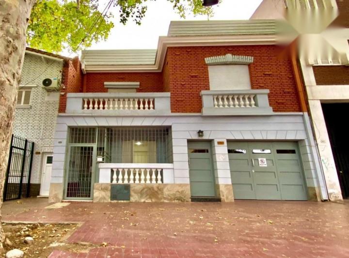 Casa · 240m² · 3 Dormitorios