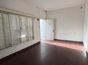Casa · 60m² · 2 Ambientes · PH Dos Ambientes Al Fondo con Patio en Alquiler