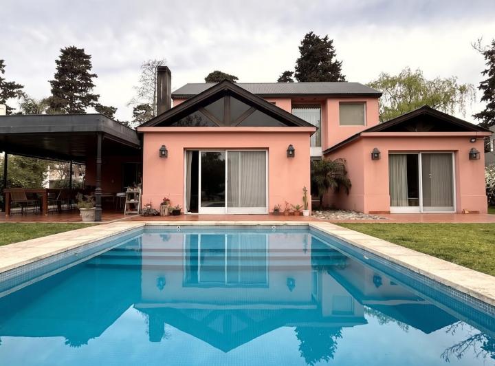 Casa · 192m² · 3 Ambientes · 6 Cocheras