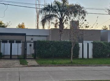 Casa · 100m² · 4 Ambientes · 1 Cochera · Alquiler/casa/2 Dorm./garage/b°el Bosque