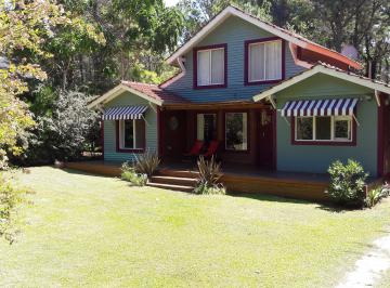 Casa de 5 ambientes, Cariló · Casa en Hermosa y Tranquila Zona