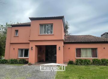Casa · 130m² · 4 Ambientes · 3 Cocheras · Casa en El Nacional