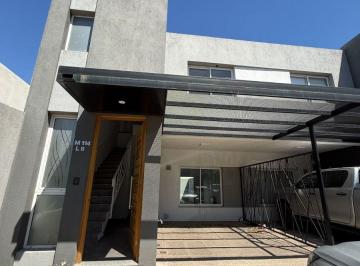 Casa de 5 ambientes, Córdoba · Merger Alquila Duplex en Miradores de Manantiales! Dos Dormi, Dos Baños. Cochera!