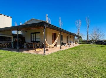 Casa · 80m² · 3 Ambientes · 2 Cocheras · Venta Casa Barrio Chacras del Molino 3 Amb Pileta