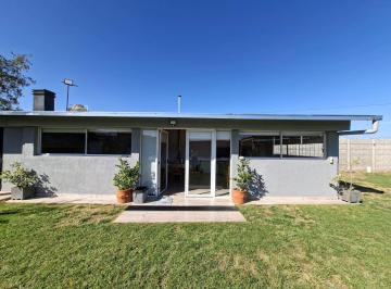 Quinta vacacional · 65m² · 1 Dormitorio · 4 Cocheras · Venta Salon + Quincho + Pileta - Lujan de Cuyo