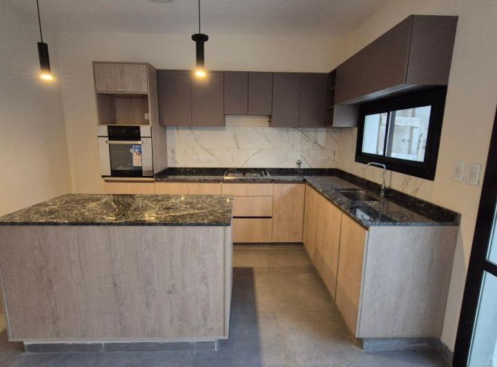 Casa · 120m² · 4 Ambientes · 2 Cocheras