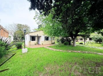 Casa · 45m² · 2 Ambientes · 1 Cochera · Venta Casa Quinta de 400 m² con Piscina en Marcos Paz