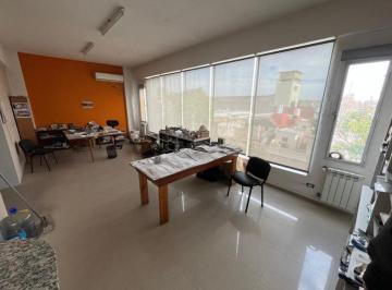 Oficina comercial de 3 ambientes, Mataderos · Excelente Oficinas Ideal Diversas Actividades!