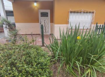 Casa de 4 ambientes, Malvinas Argentinas · Casa Muy Solida con Cochera, Patio Techado, Jardin