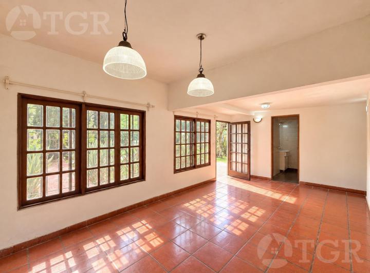 Casa · 180m² · 2 Ambientes · 1 Cochera
