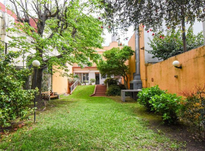 Casa · 240m² · 4 Ambientes · 1 Cochera