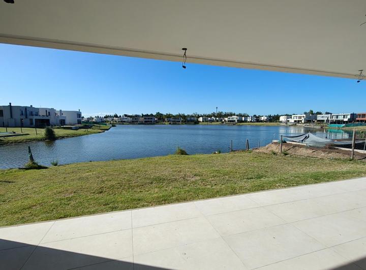 Casa · 223m² · 5 Ambientes · 5 Cocheras