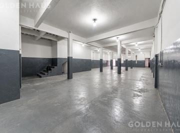 Bodega-Galpón · 210m² · 2 Ambientes · Galpón con Oficinas en Alquiler en Liniers
