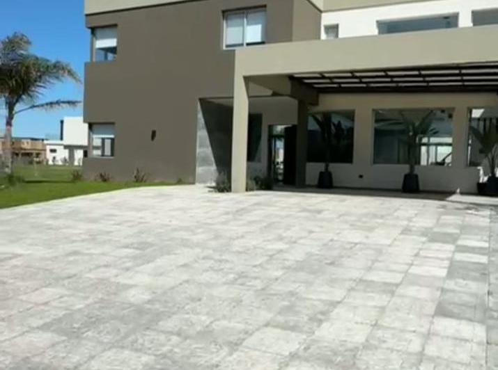 Casa · 340m² · 6 Ambientes