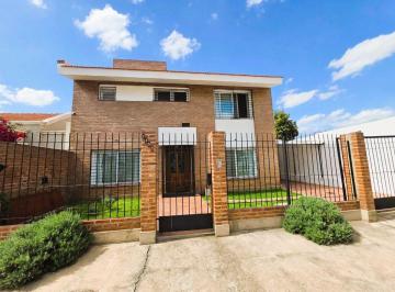Casa de 9 ambientes, Córdoba · Casa en Venta en Parque Corema! Apta Crédito!